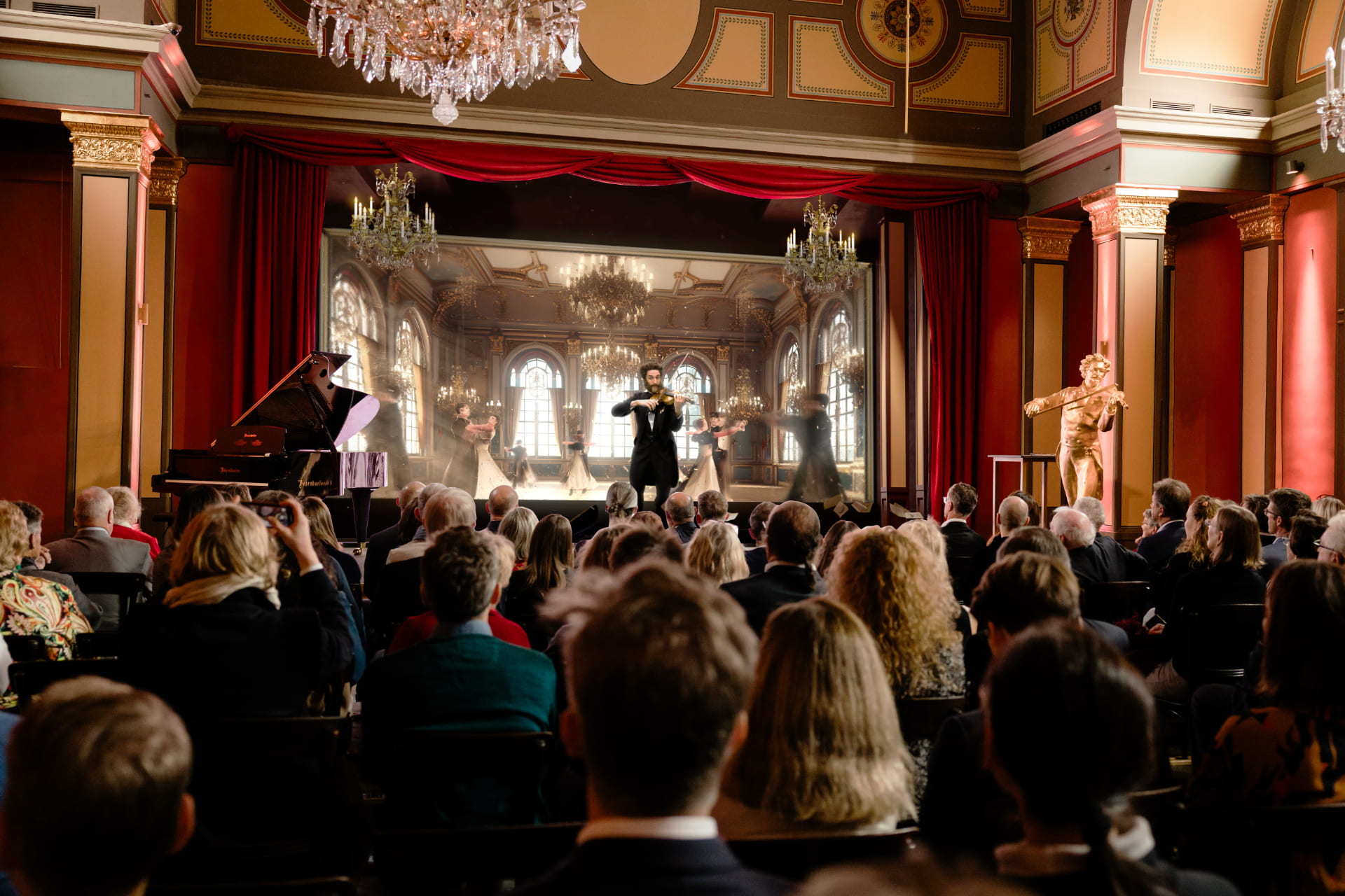 Saal Show 2 ©House of Strauss